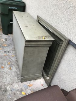 Dresser and mirror set need dry off
