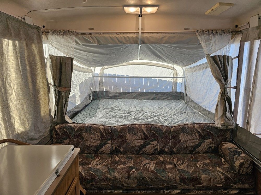2000 Coleman Fleetwood
