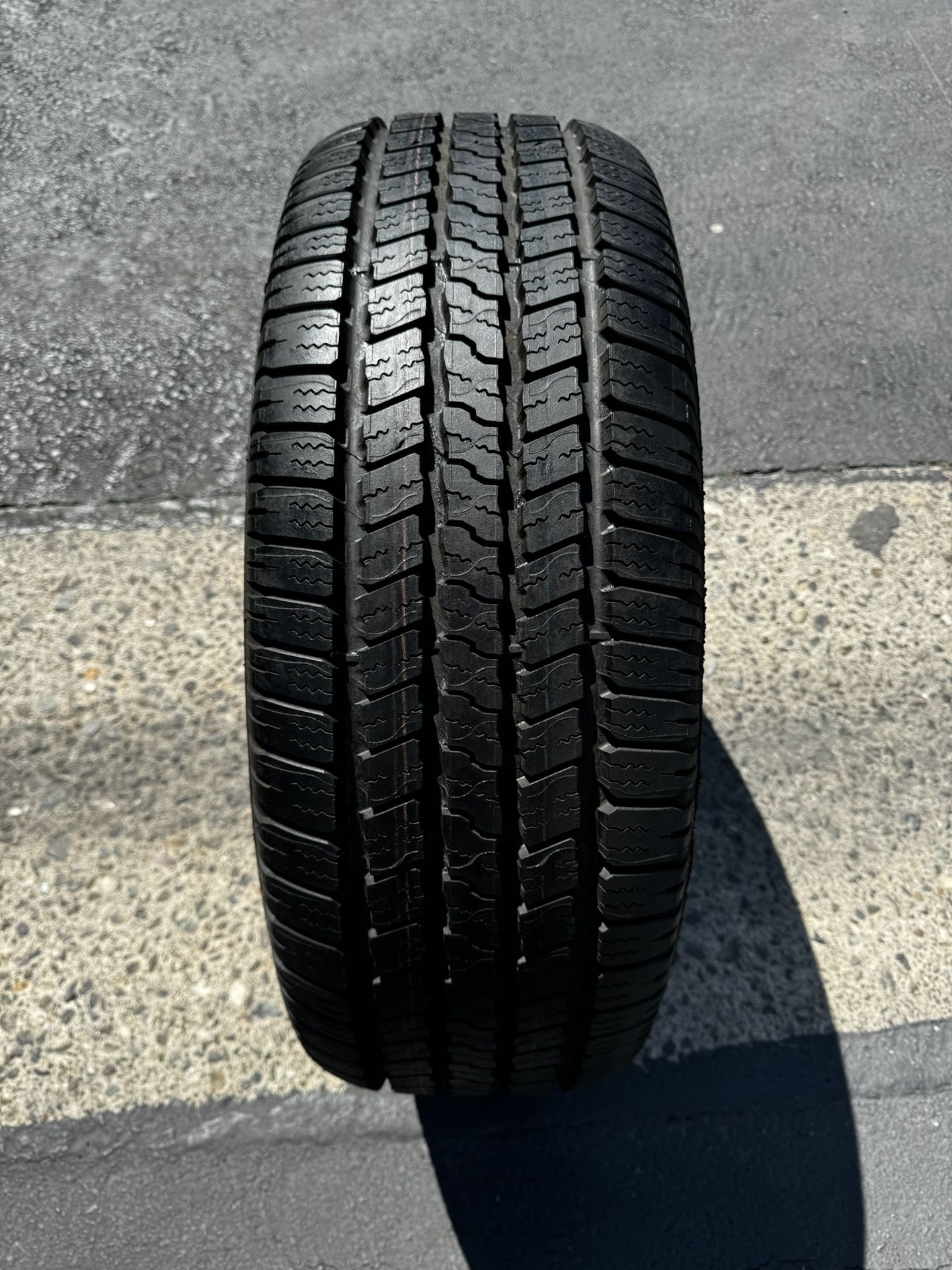 (1) 275/65R18 Goodyear Wrangler