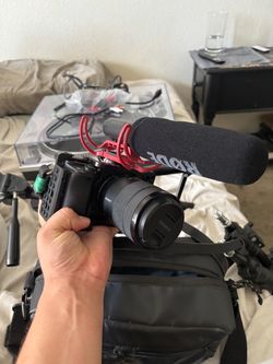Sony A6400 camera and Rode Mic