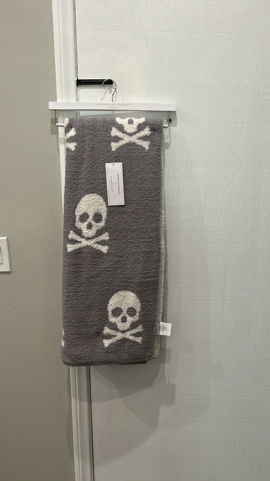 Cupcakes And Cashmere Throw Blanket