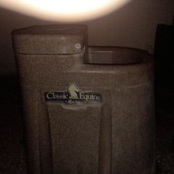 Classic equine by Ritchie.