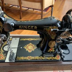 Vintage Singer Sewing Machine in Tigerwood Case