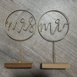 Mr & Mrs Sign