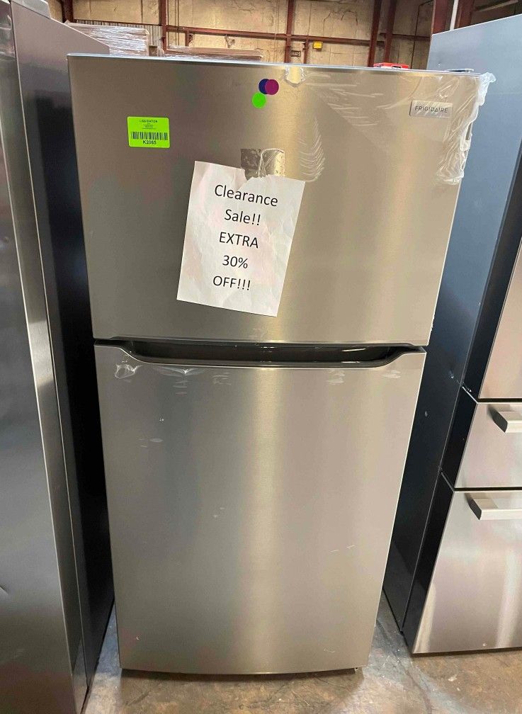 FRIGIDAIRE LFTRVF 18.3cu ft TopFreezer Refrigerator for Sale in