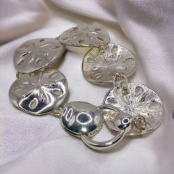 Vintage Silvertone Sanddollar bracelet