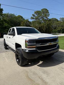 Chevrolet Silverado 1500 Crew Cab Pickup Truck