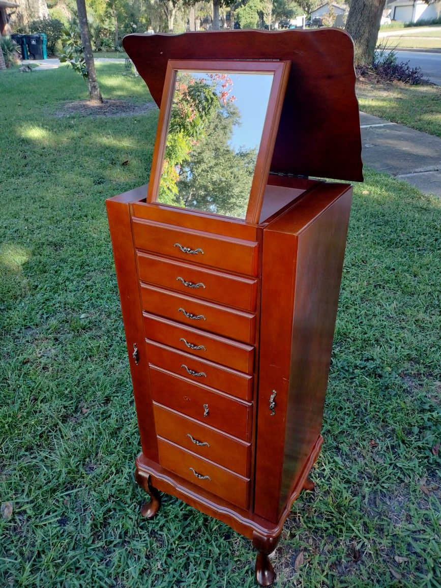 🥰🥰Vintage Solid Wood Free Standing Jewelry Armoire🥰🥰
