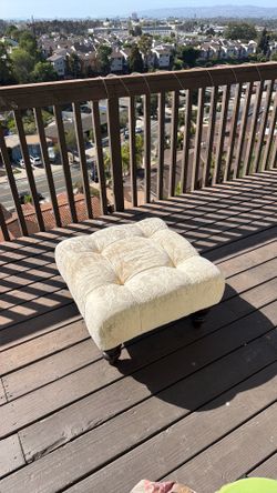 FREE OTTOMAN