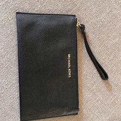 Michael Kors wristlet pouch purse