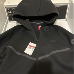 Regular Black Nike Tech 