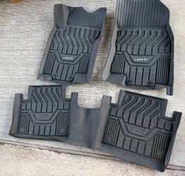 Nissan Rouge Floor mats - read description