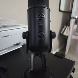 Blue Yeti USB Microphone - Blackout Edition