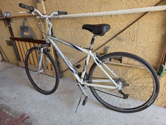Trek 7 100 hybrid comfort 17.5"frame 44.5cm