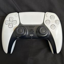 White Dual Sense PS5 controller