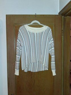 Cute light weight sweater!