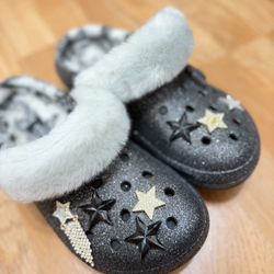 Crocs Fuzzy Lined Black Glitter Star Clogs Women’s Size 8 - Used