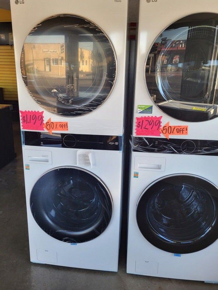 LG ThinQ WashTower Single Unit Front Load Washer 4.5 Cubic Feet Dryer 7