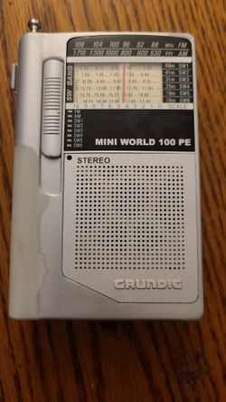 GRUNDIG MINI WORLD 100 PE SHORTWAVE RADIO