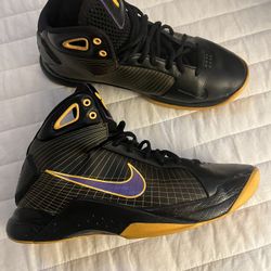 NIKES  KOBES