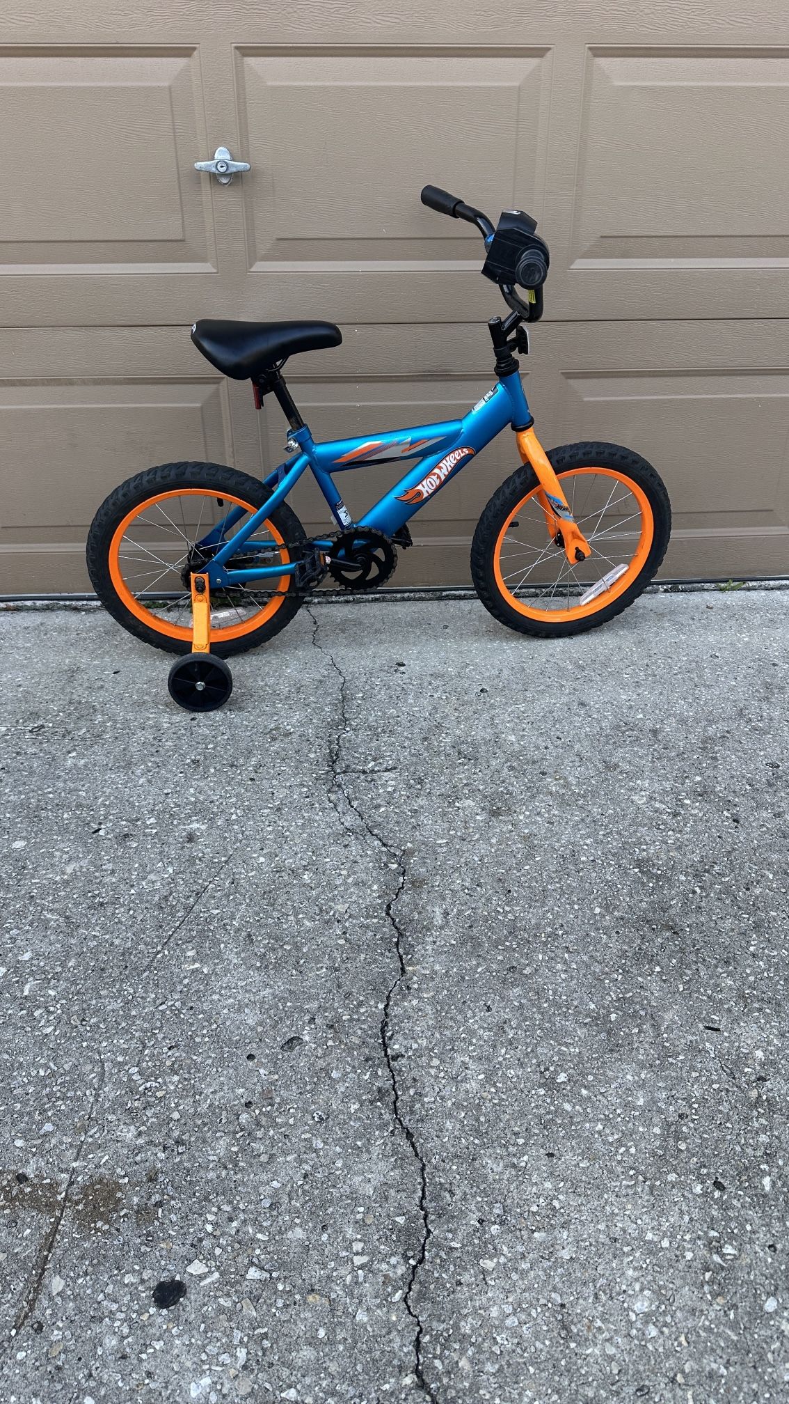 16" Inch Tire Wheel Dynacraft Hot Wheels Bicycle Boys BMX Bike