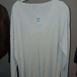 Barefoot Dreams  v neck Sweater