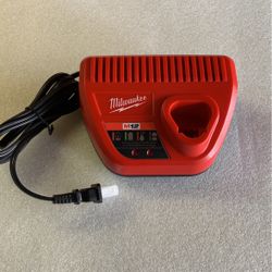 Milwaukee M12 12-Volt Lithium-Ion Battery Charger