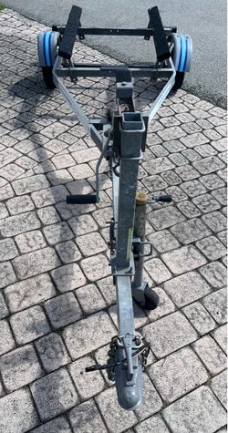 Galvanized  single Axel jet ski trailer trailer up to 18’ boat all components are new only frame original. Ready to load…