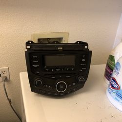 2004-2007 HONDA ACCORD AM FM CD PLAYER RADIO RECEIVER 34541