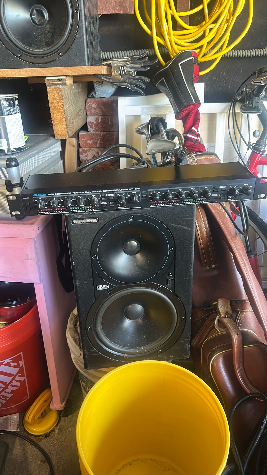 ALESIS 3630 Compressor 