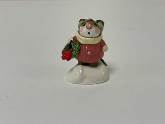 Wee Forest Folk M-87 Holly Mouse with Wreath (AP) 1982