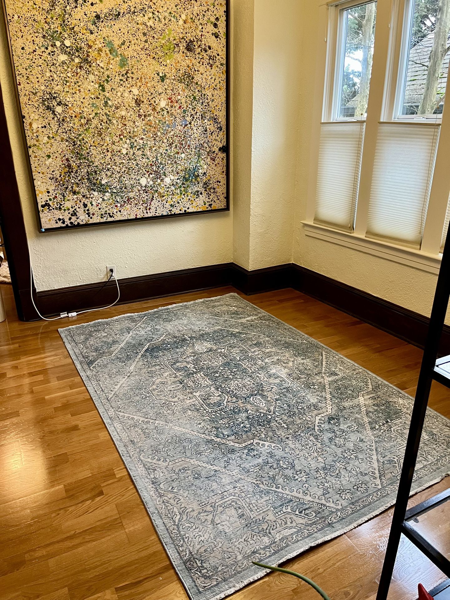 Beautiful Light Blue Patterned Rug. 94” x 59.5” (~8’x5’)