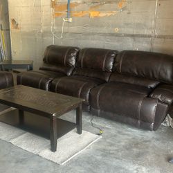 Power Reclining Couch W End Table & Coffee Table 