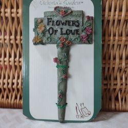 VICTORIA'S GARDEN "FLOWERS OF LOVE" STAKE