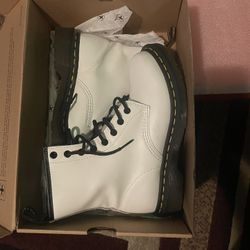 White Doc Martens Size 5.5Y/ 7W
