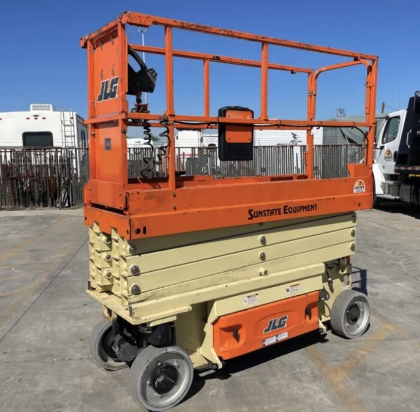 2016 JLG scissor lift 26ft