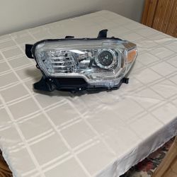 2018 Toyota Tacoma Headlight