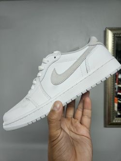 Nike Jordan 1 low size 9 men