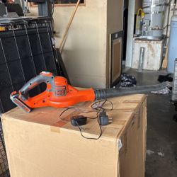 Black + Decker 20 Volt Leaf Blower