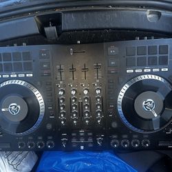 DJ controller NS7 2 