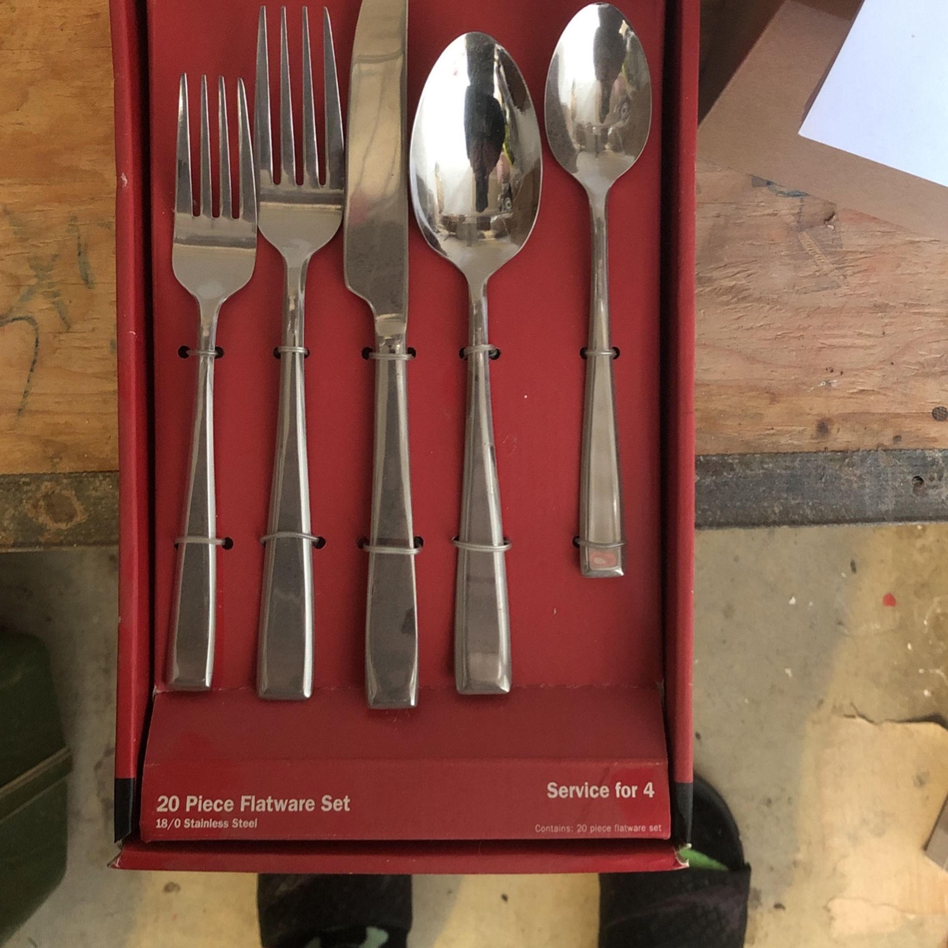 20 Piece Flatware Set