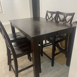 Dining Set table and 3 Chairs 