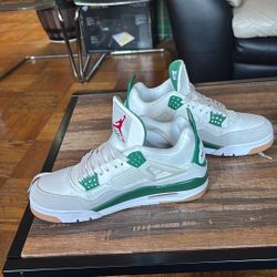 Jordan 4 SB Pine Green Size 8 