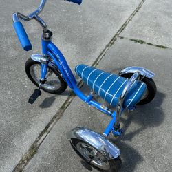 Schwinn Lil Sting-Ray Tricycle Bike For Toddler 
