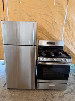 GE Stainless Steel Refrigerator and Gas Range Set