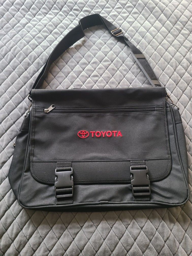 New Black Messenger Bag (TOYOTA) 3 Available $4ea Or $10 for 3