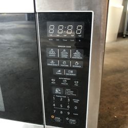 Sharp 1.8 Cu Ft 1100 Watt Countertop Microwave