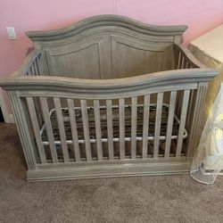 Crib/Toddler Bed 