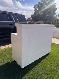 White Portable Bar Counter on Wheels