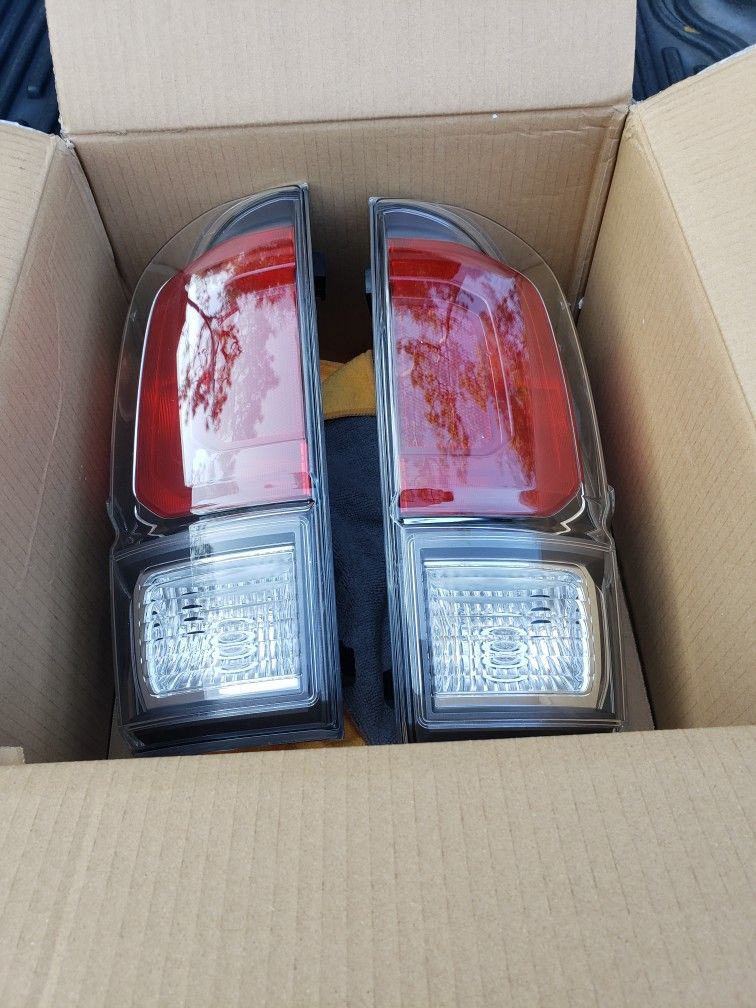 3rd Generation Toyota Tacoma rear lights